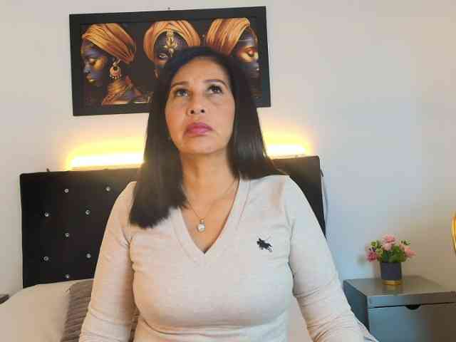 Shanon-mature webcam