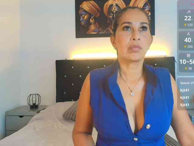 Shanon-mature webcam