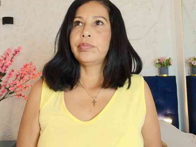 Shanon-mature webcam