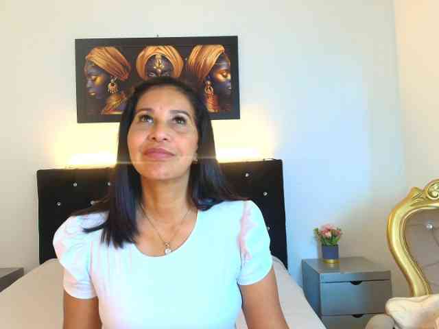 Shanon-mature webcam