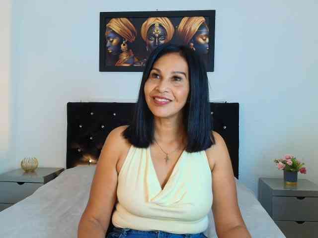 Shanon-mature webcam