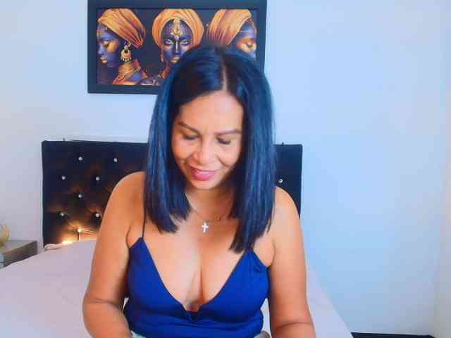 Shanon-mature webcam
