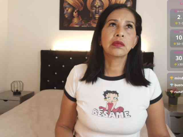 Shanon-mature webcam