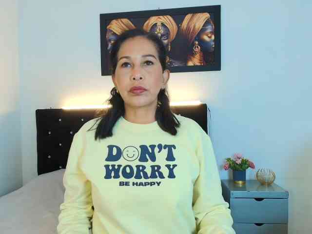 Shanon-mature webcam