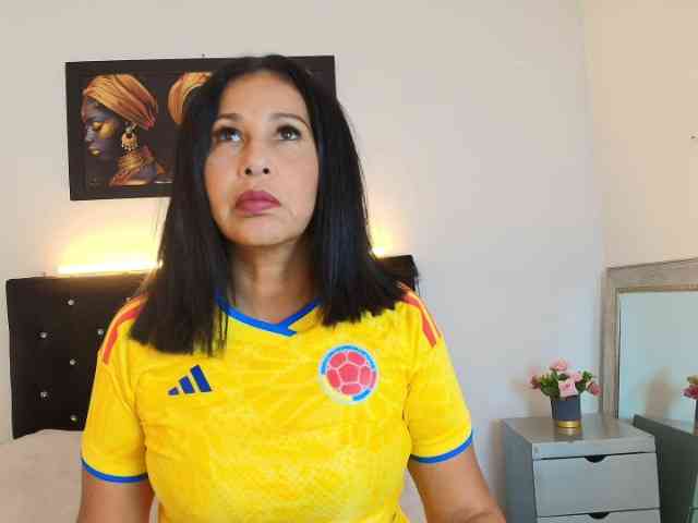 Shanon-mature webcam