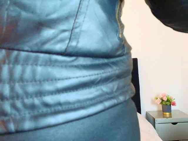 Shanon-mature webcam
