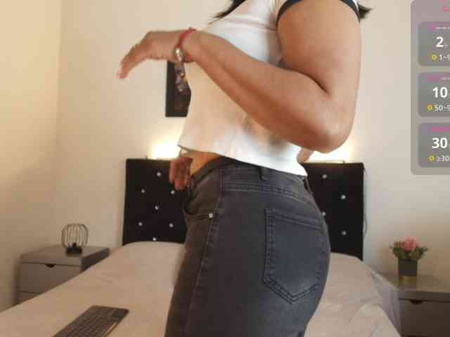 Shanon-mature webcam