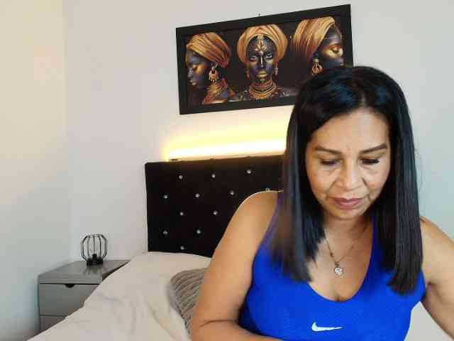 Shanon-mature webcam