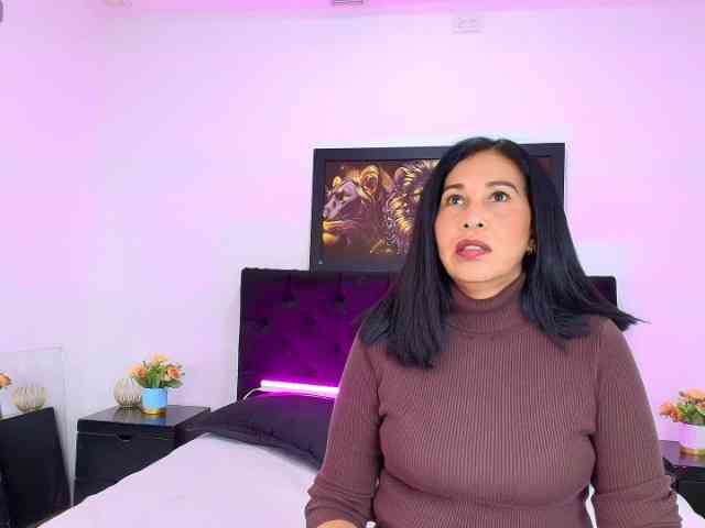 Shanon-mature webcam