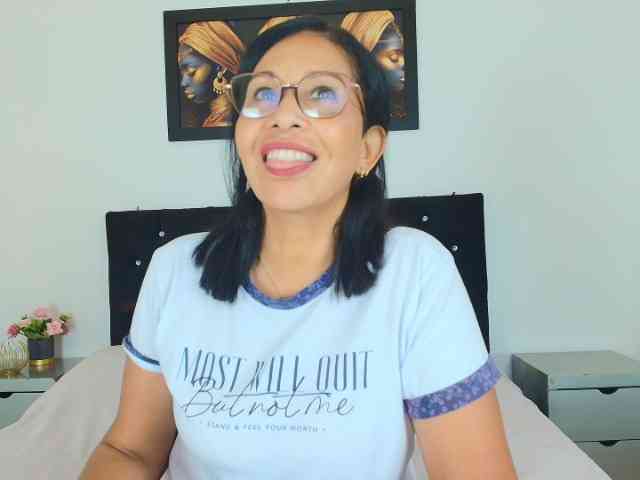 Shanon-mature webcam