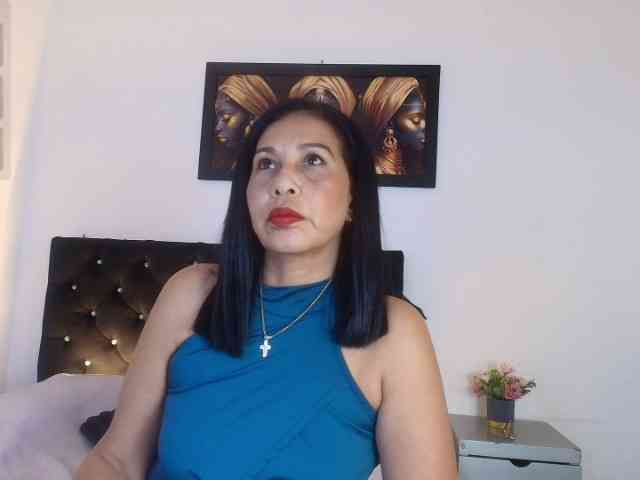 Shanon-mature webcam