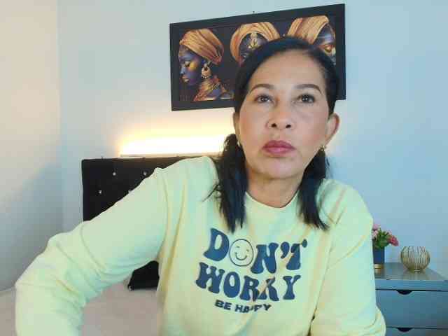 shanon-mature's live room