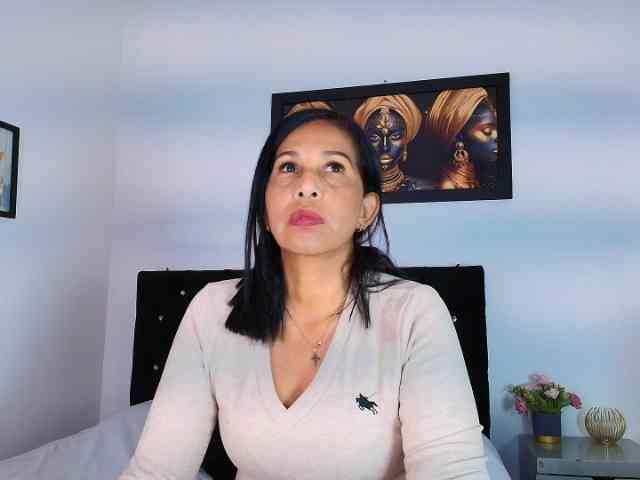 Shanon-mature webcam