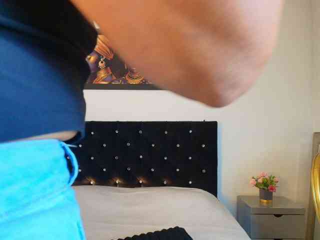 Shanon-mature webcam