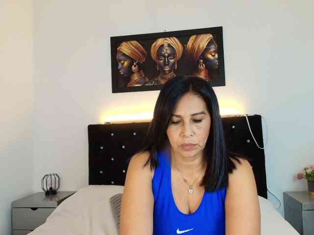 Shanon-mature webcam