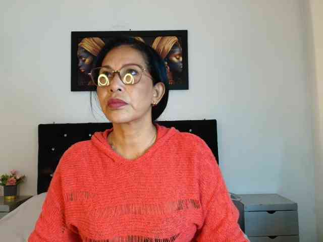 Shanon-mature webcam