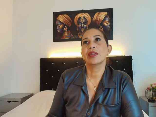 Shanon-mature webcam