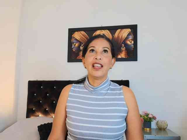 Shanon-mature webcam
