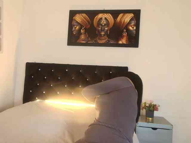 Shanon-mature webcam