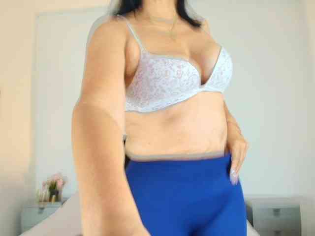 Shanon-mature webcam