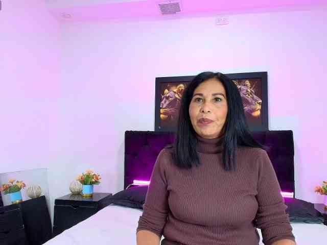 Shanon-mature webcam