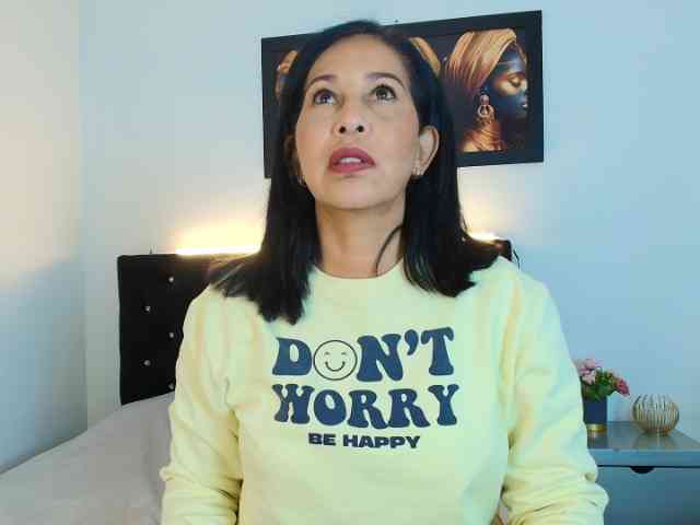 Shanon-mature webcam