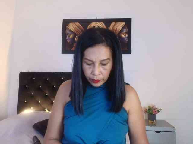 Shanon-mature webcam