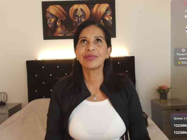 Shanon-mature webcam