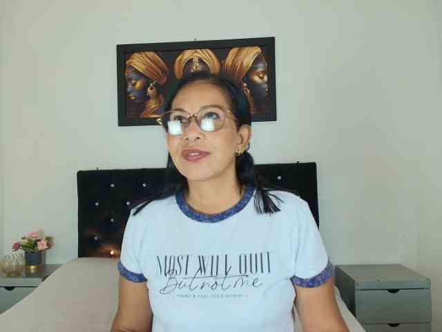 Shanon-mature webcam