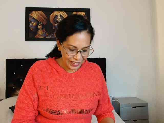 Shanon-mature webcam