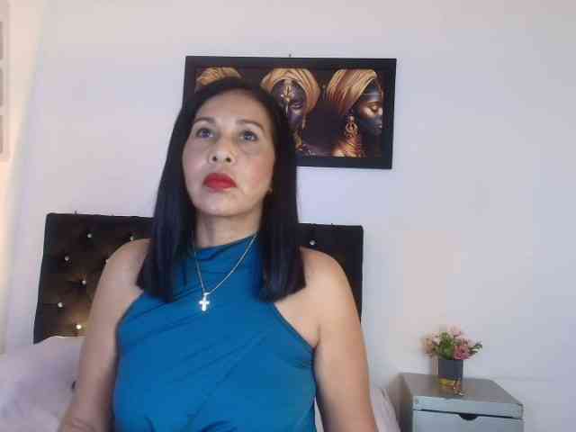 Shanon-mature webcam