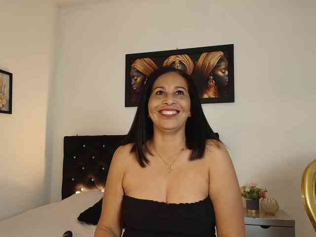 Shanon-mature webcam