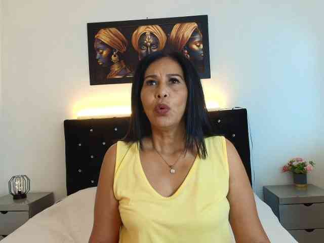 Shanon-mature webcam
