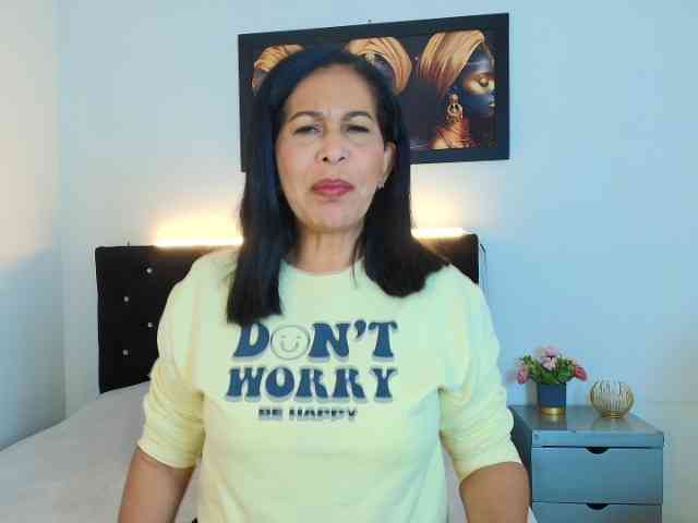 Shanon-mature webcam