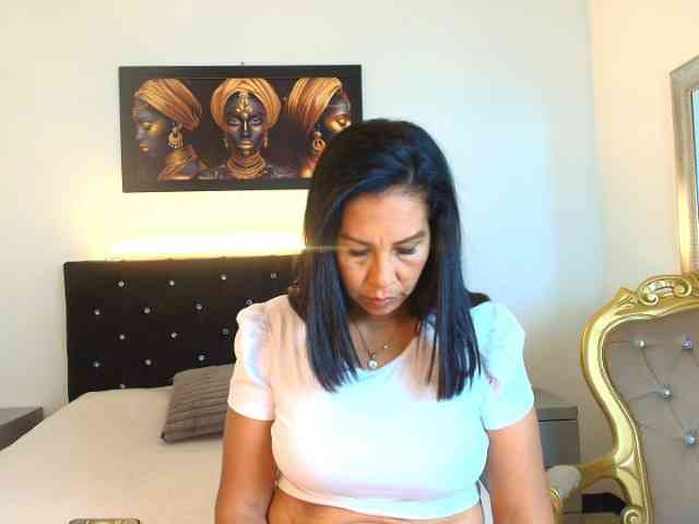 Shanon-mature webcam