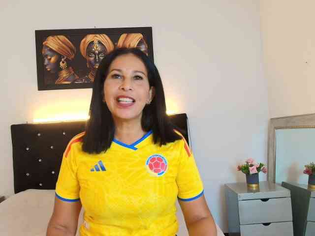 Shanon-mature webcam