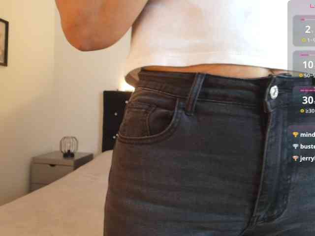 Shanon-mature webcam