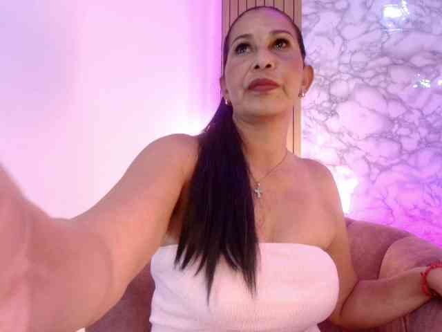 Shanon-mature webcam