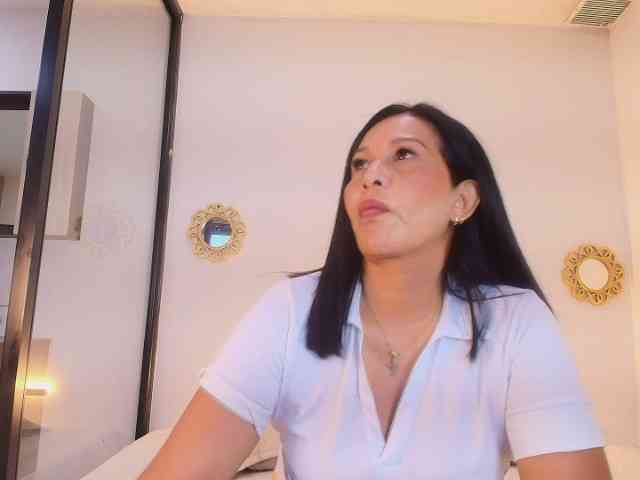 Shanon-mature webcam