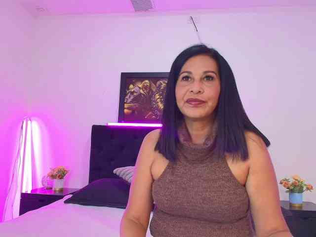 Shanon-mature webcam