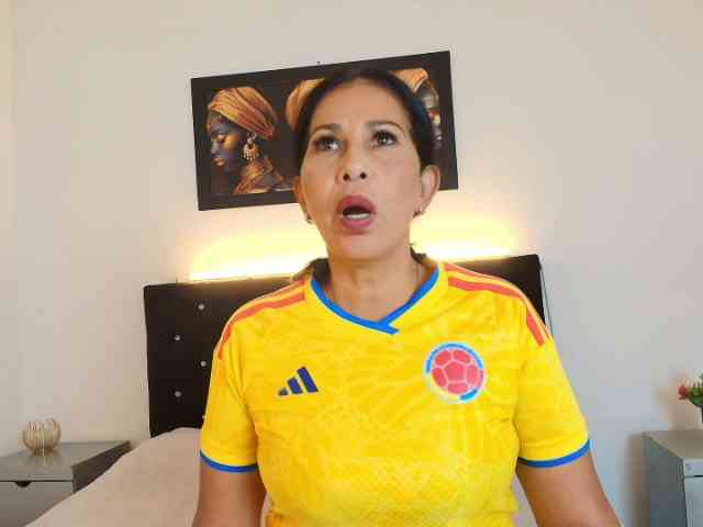 Shanon-mature webcam