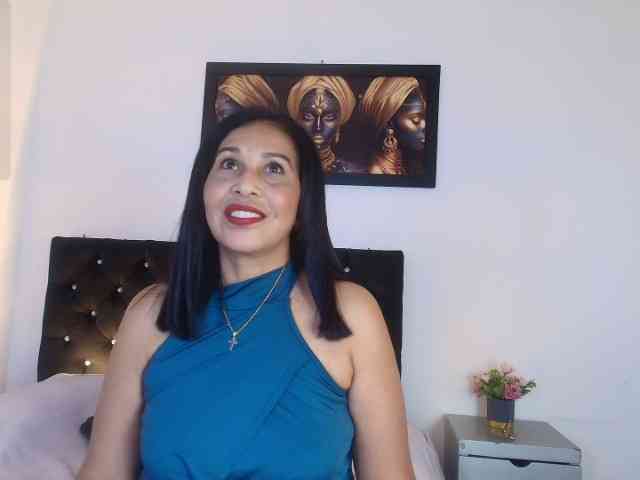 Shanon-mature webcam