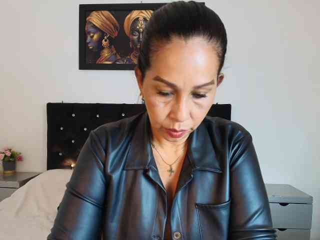 Shanon-mature webcam