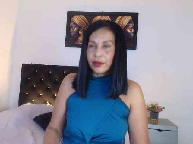 Shanon-mature webcam