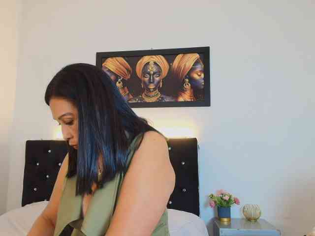 Shanon-mature webcam