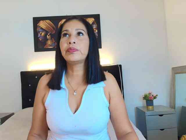 Shanon-mature webcam