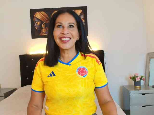 Shanon-mature webcam
