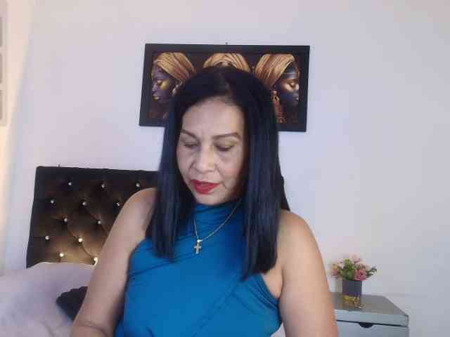 Shanon-mature webcam