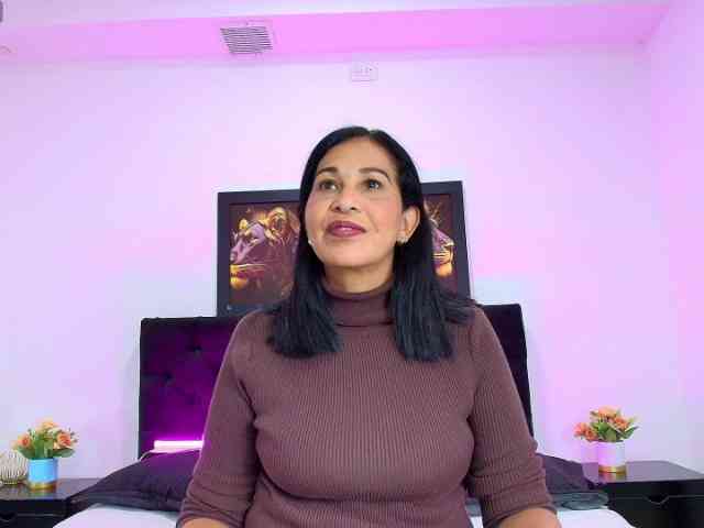 Shanon-mature webcam