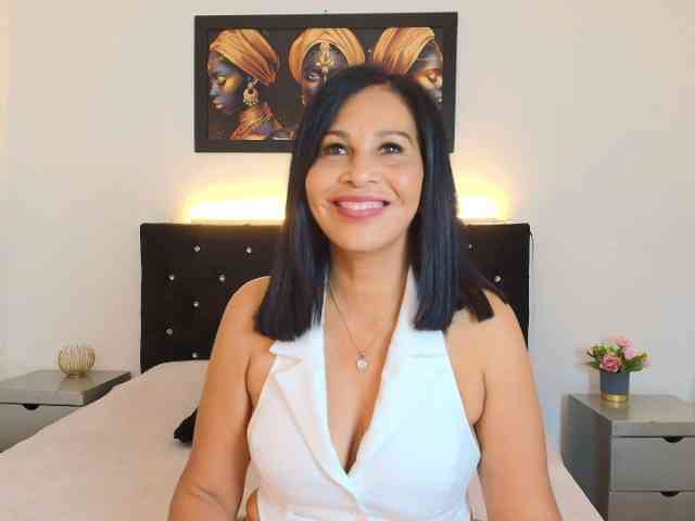 Shanon-mature webcam